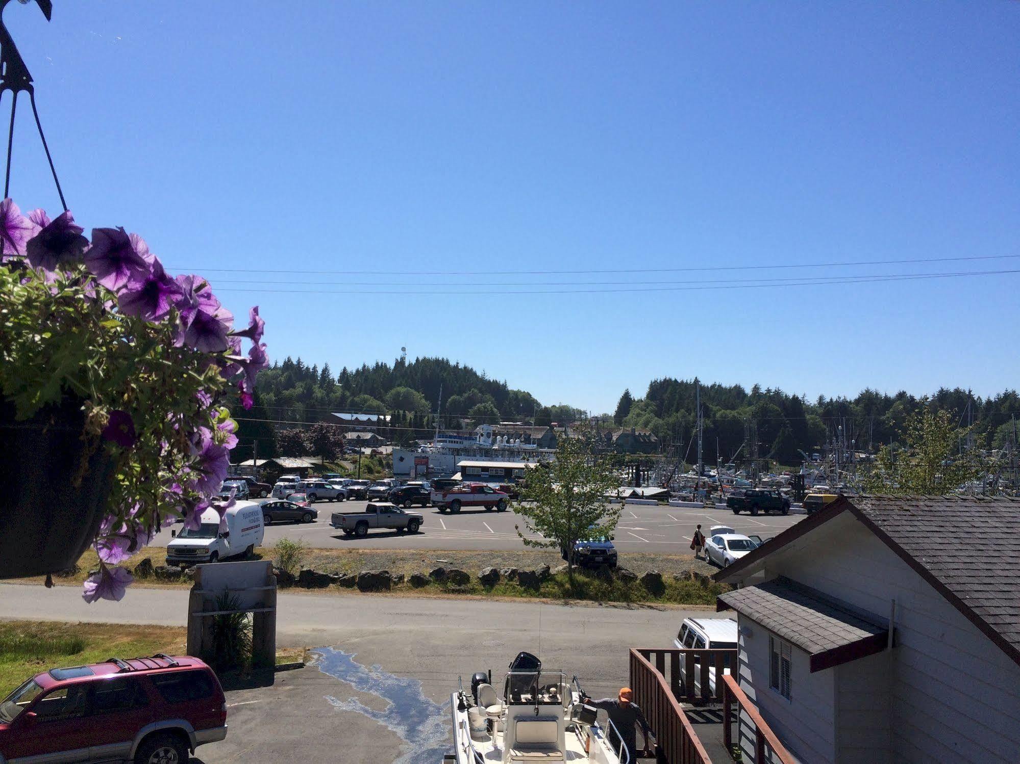 Island West Resort Ucluelet Buitenkant foto