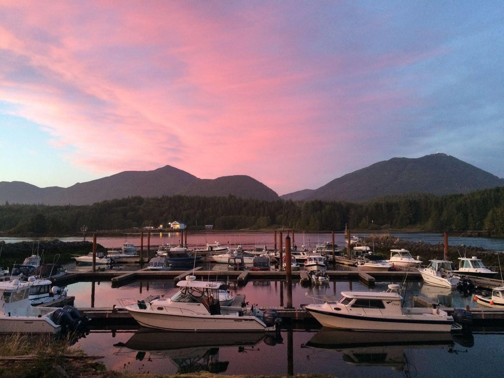 Island West Resort Ucluelet Buitenkant foto