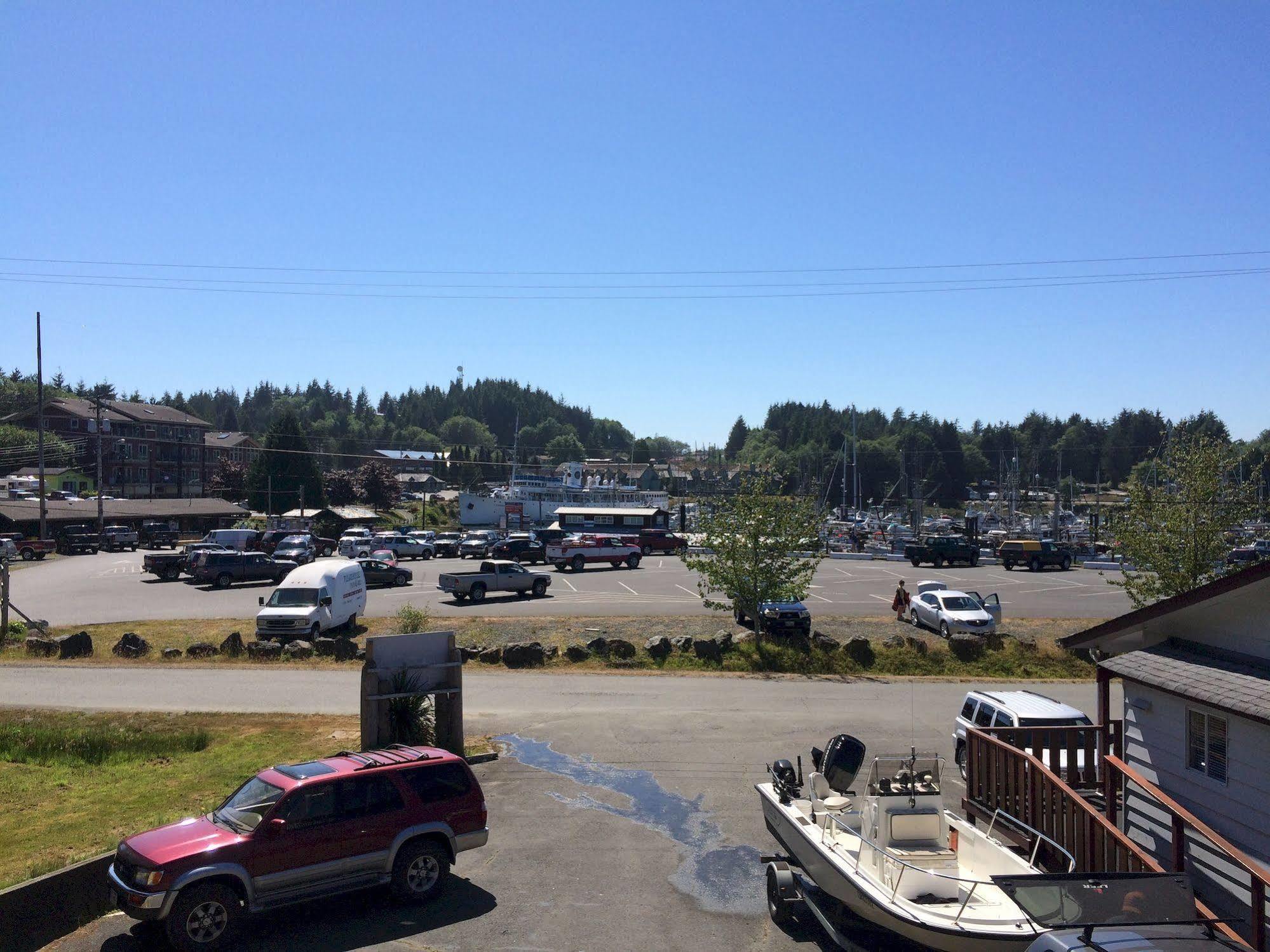 Island West Resort Ucluelet Buitenkant foto