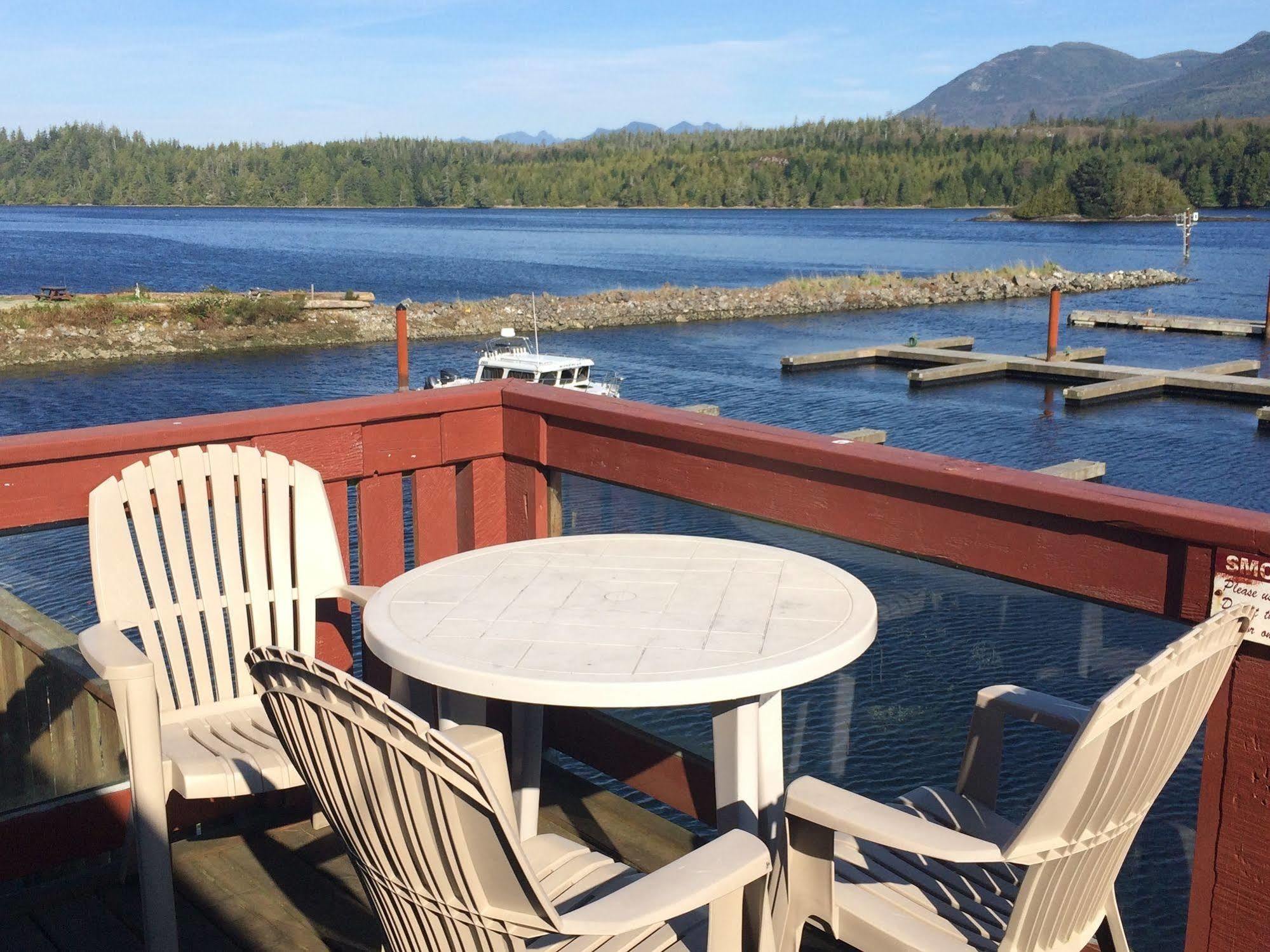 Island West Resort Ucluelet Buitenkant foto
