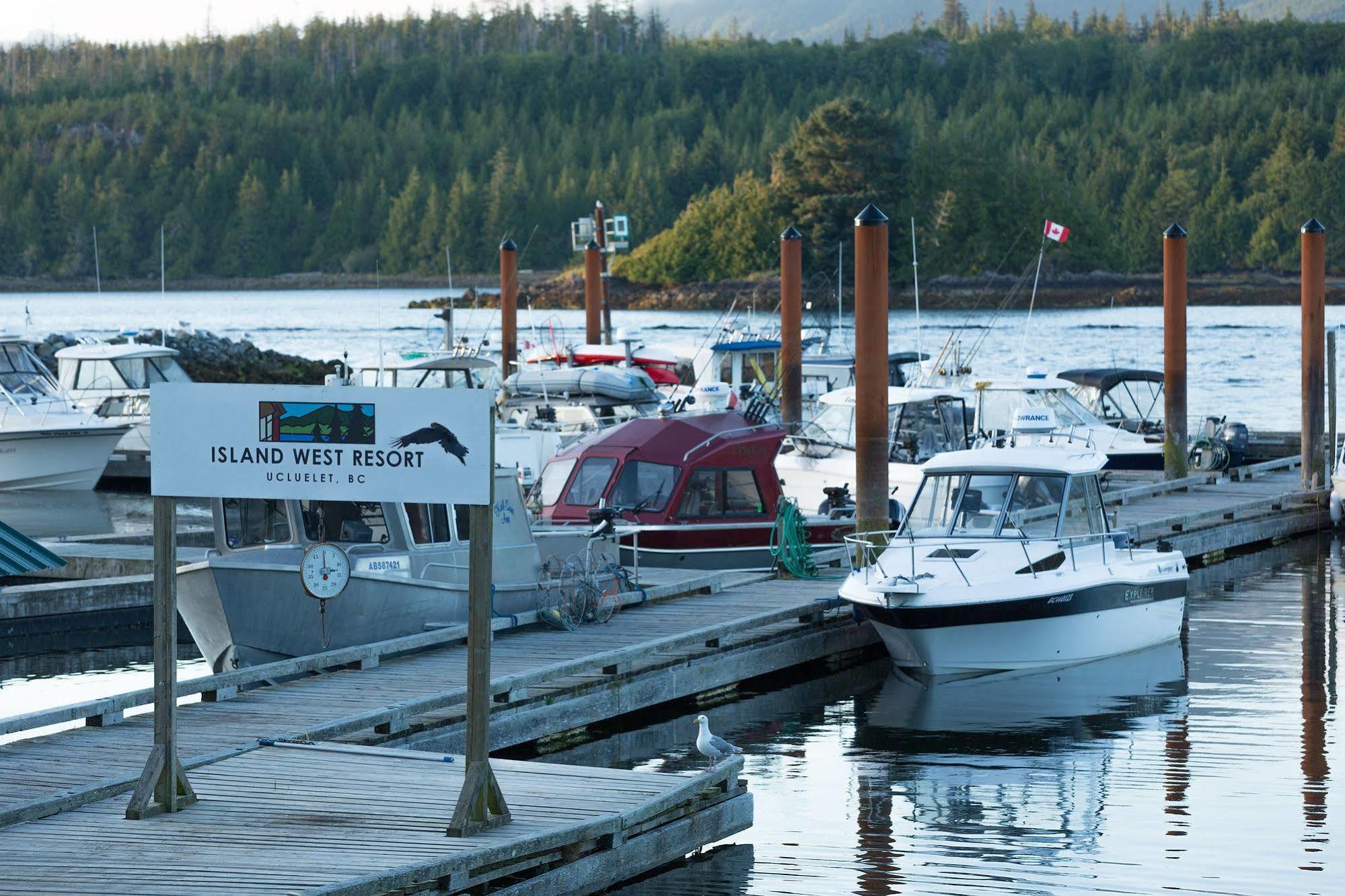 Island West Resort Ucluelet Buitenkant foto